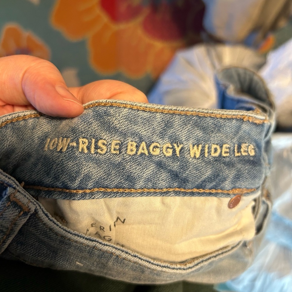 American Eagle Low-Rise Baggy Wide Leg Jeans - Picture 6 of 6
